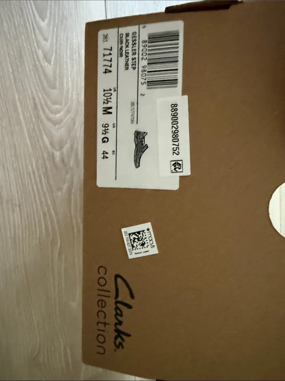 BRAND NEW-Clarks Black Leather Slip-On Loafers for Men